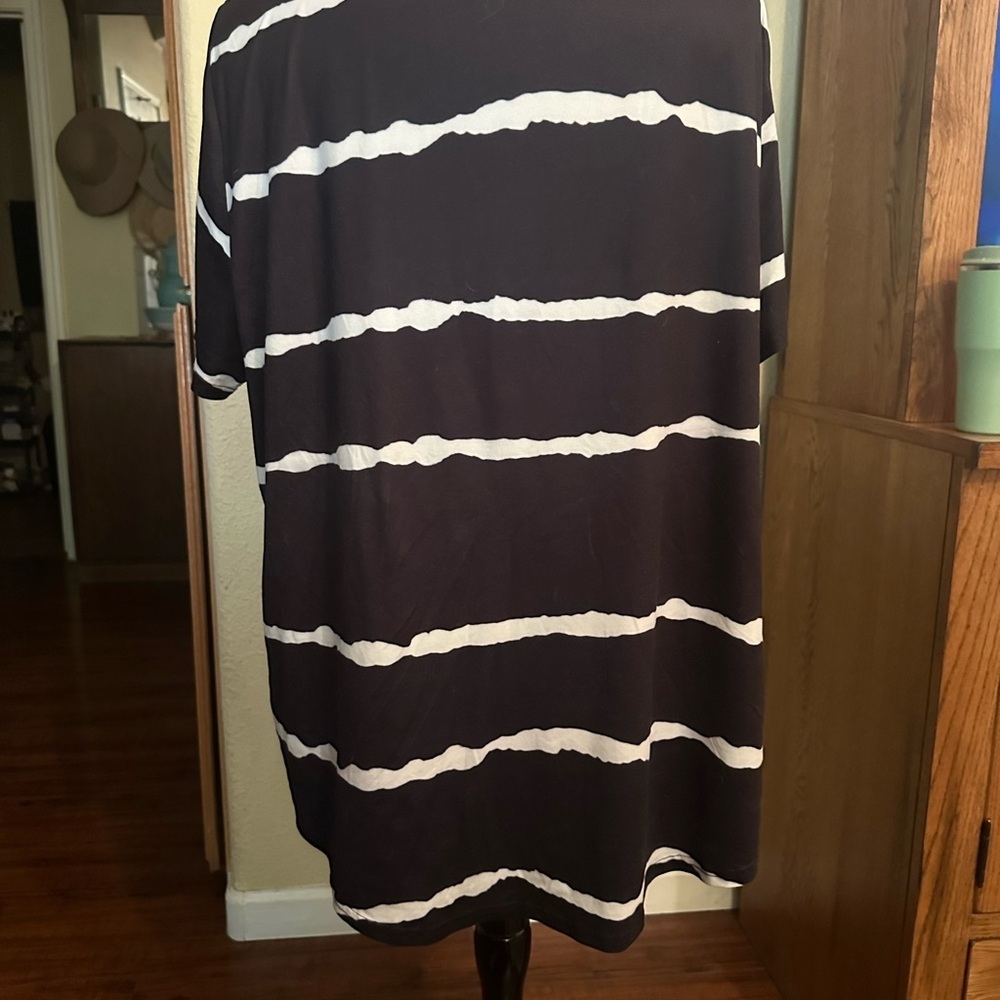 Plus Size 4X vneck stripped top - Picture 5 of 8